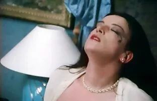 XXX გრძელი თმა smashing გეი შევიდა კაცი ბოძზე.