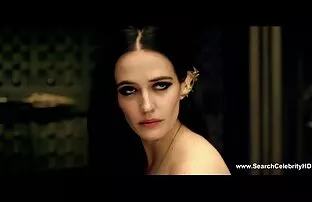 XXX ბიჭი ვერ გაუძლო მოწიფული პორნო ვარსკვლავი ცდუნებას, რომ არეულობა დედასთან ერთად, მოშარდვა.